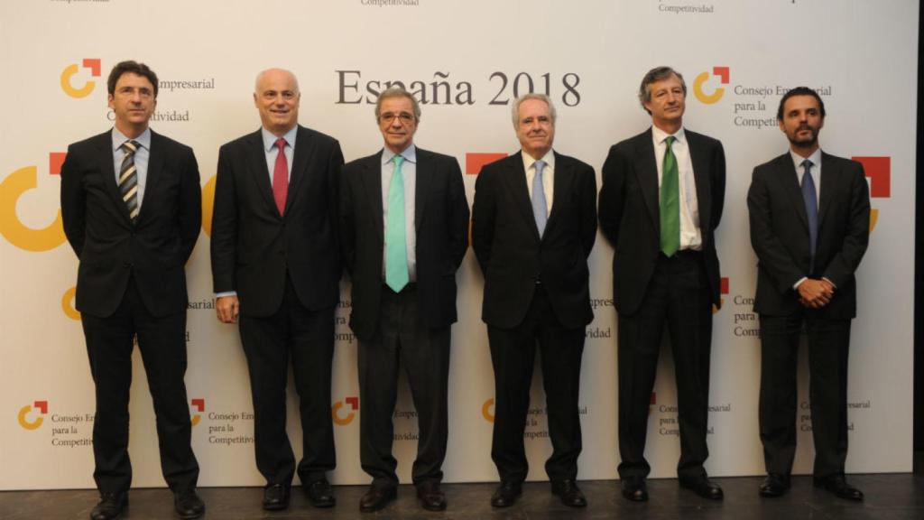 De izquierda a derecha: Jorge Sicilia, economista Jefe de BBVA; José Manuel Campa (Grupo Santander); César Alierta (Telefónica); Fernando Casado, Director General del CEC; José Sainz Armada (Iberdrola) y Juan Antonio Mielgo (Telefónica).