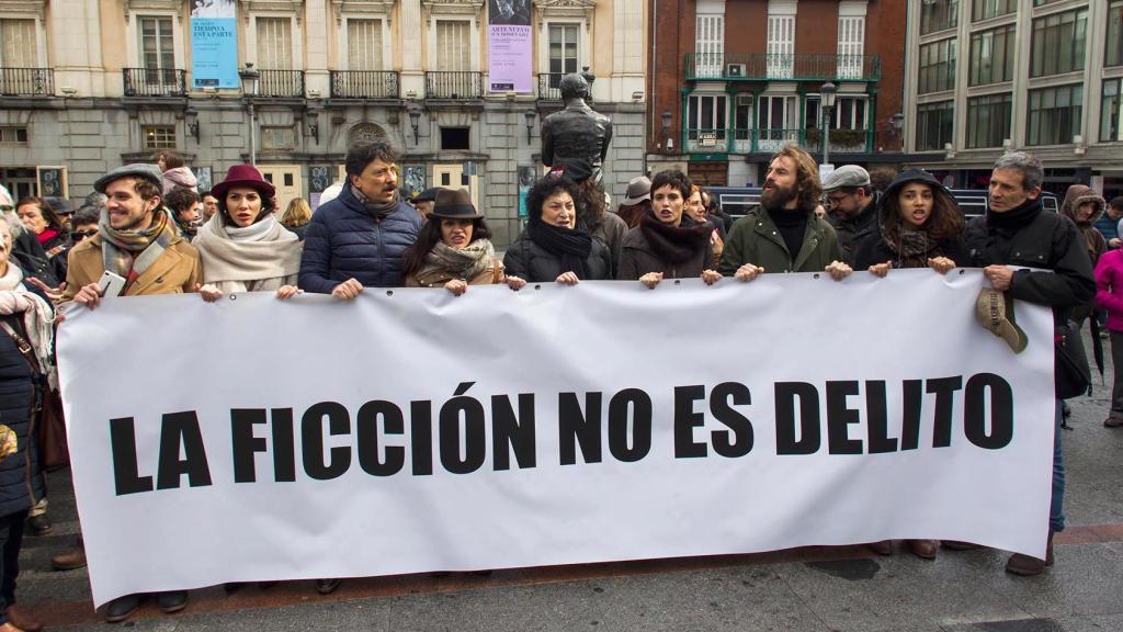 Varios actores de la Unión de Actores se manifiestan a favor de los titiriteros.