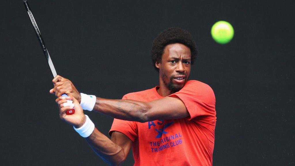 Gael Monfils se entrena en Melbourne.