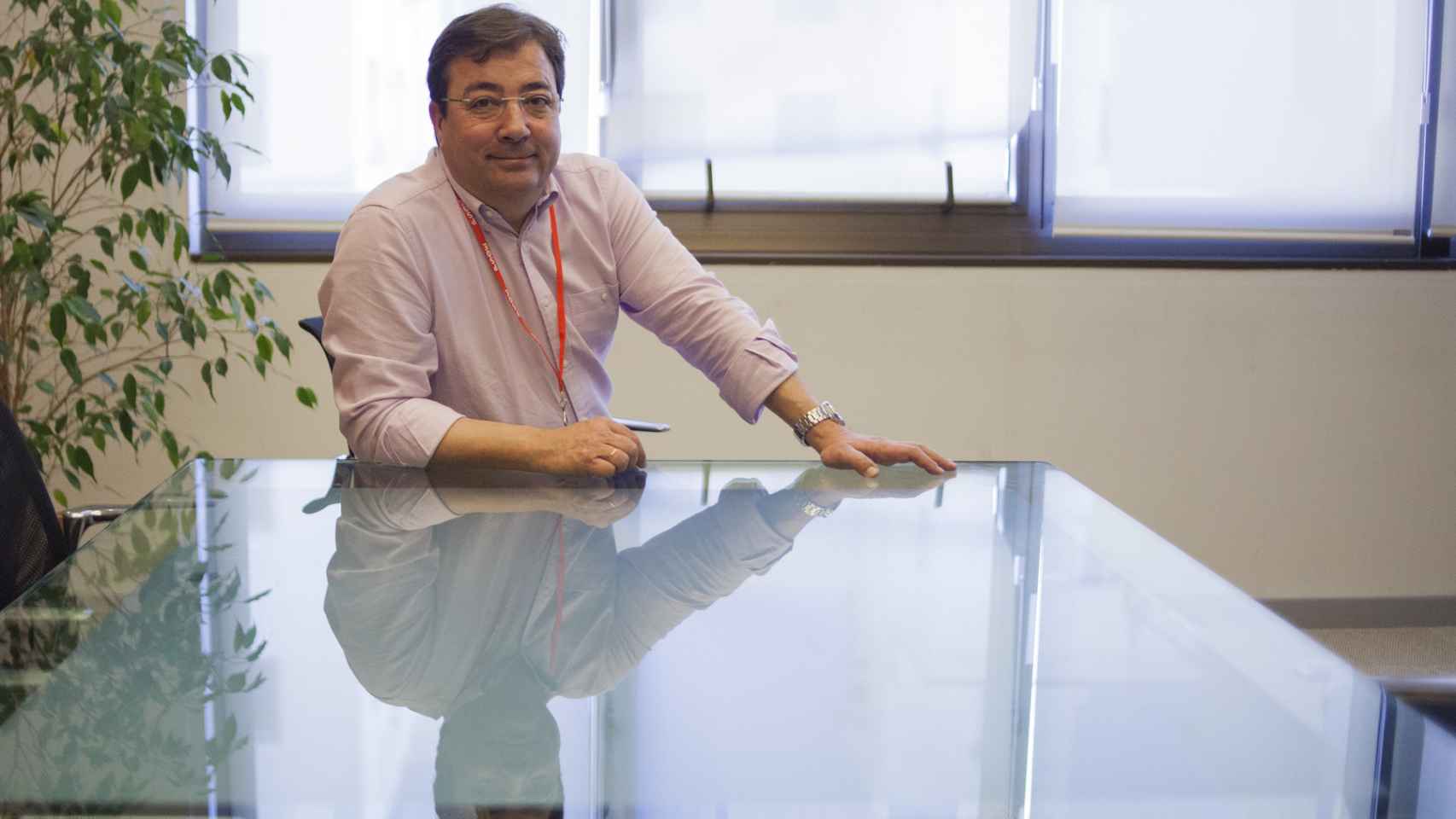 Guillermo Fernández Vara, en una entrevista con EL ESPAÑOL en Ferraz.