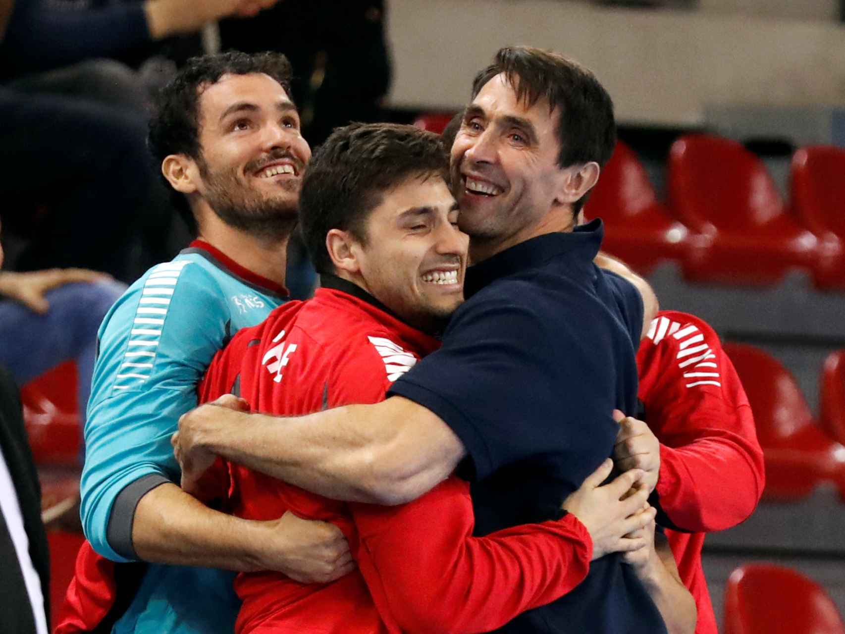 Mateo Garralda celebra la victoria de Chile ante Bielorrusia.