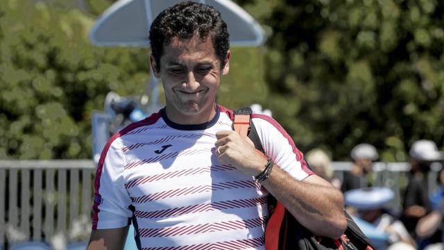 Nicolás Almagro se retira de su estreno en el Open de Australia sólo 23 minutos después.