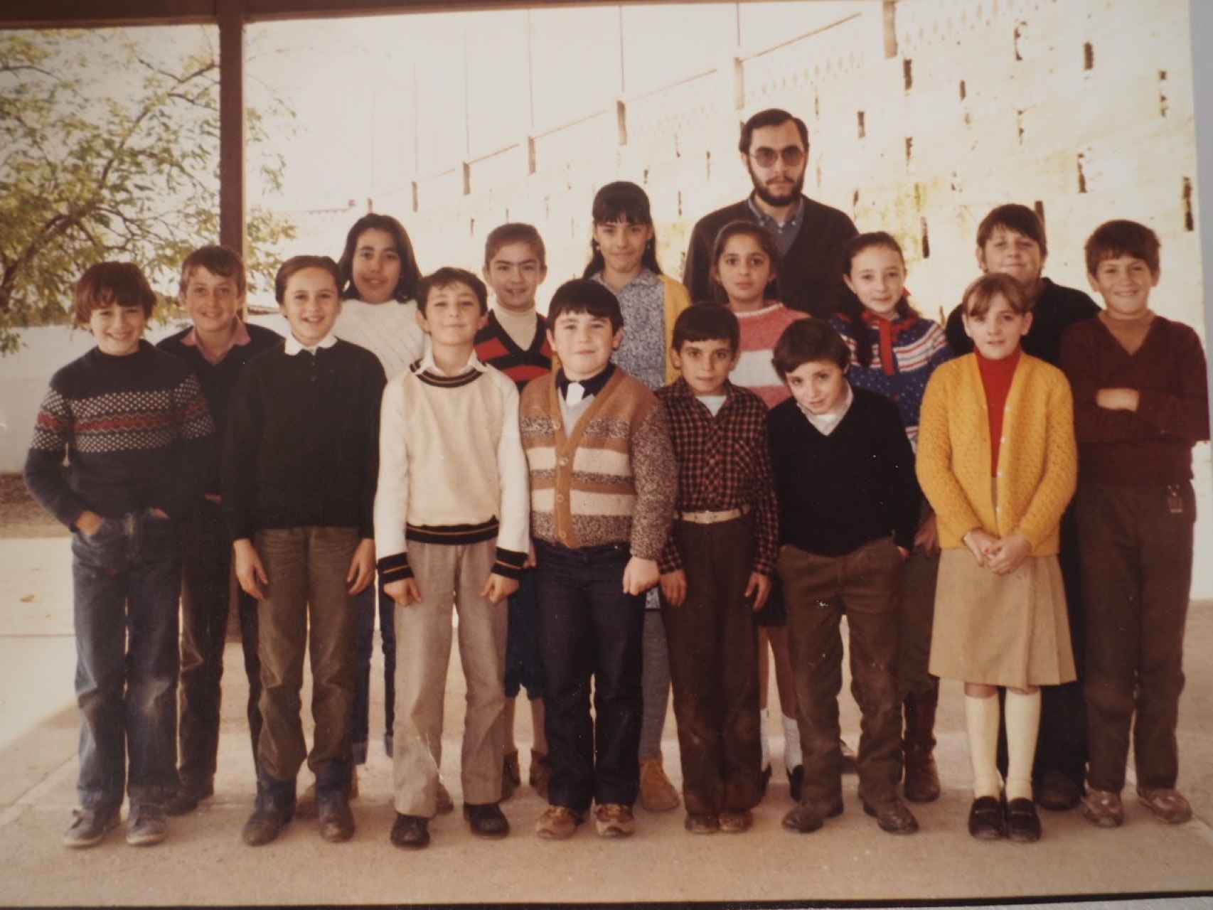 Foto de clase de la que Juan Antonio fue tutor por primera vez, en 1984.