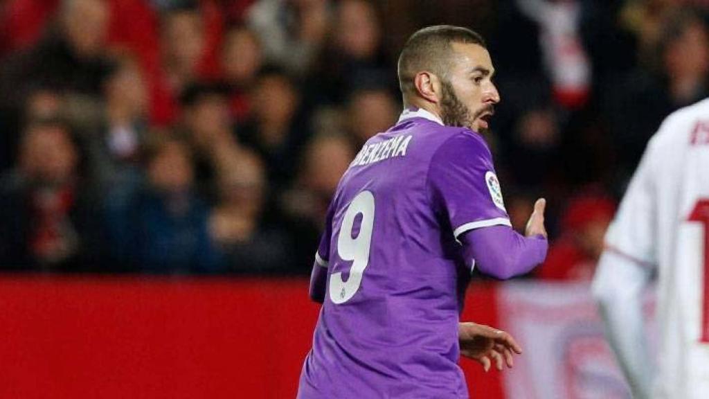 Benzema en el partido ante el Sevilla