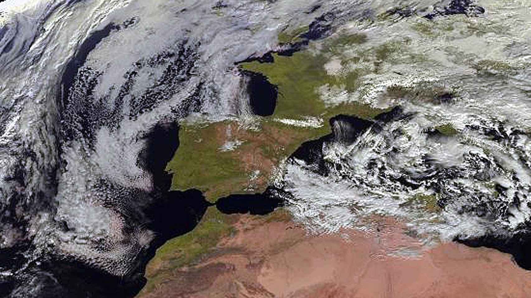 Imagen tomada por el satélite Meteosat para la Agencia Estatal de Meteorología que prevé para mañana nevadas en cotas muy bajas.
