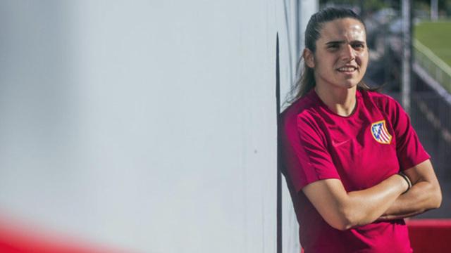 Andrea Pereira posa para una entrevista. Foto: atleticodemadrid.com