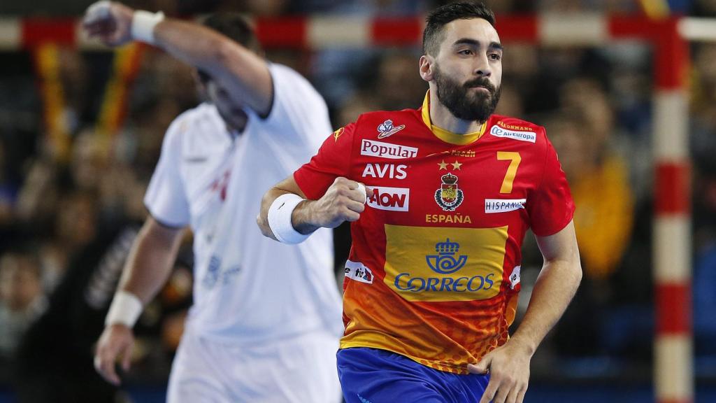 Valero Rivera celebra un gol con la selección española.