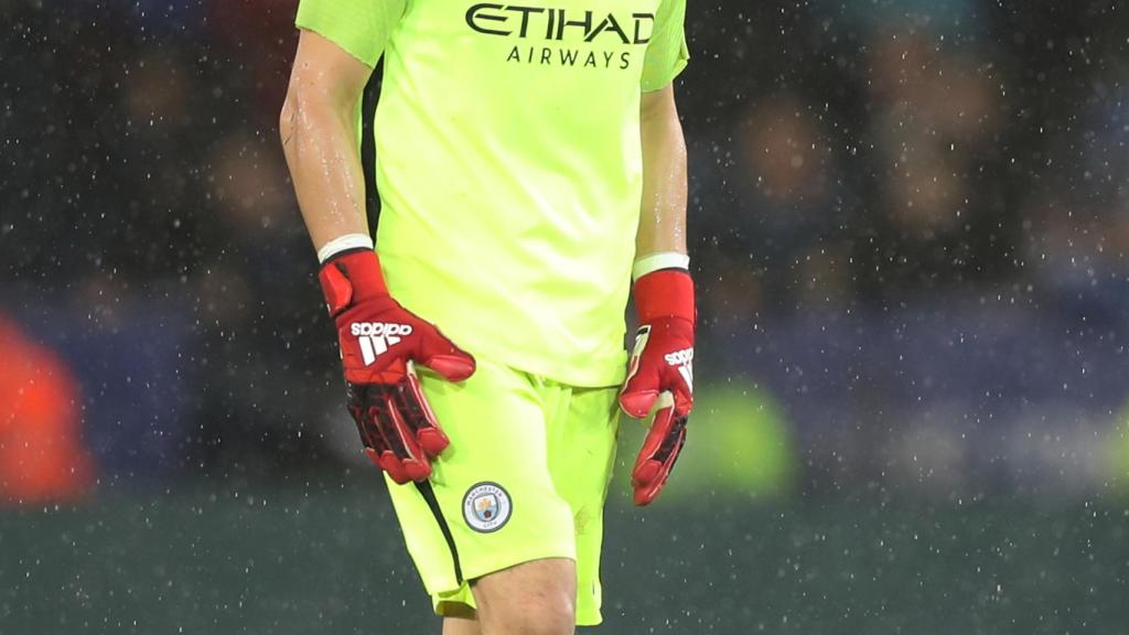 Claudio Bravo durante un partido con el Manchester City.