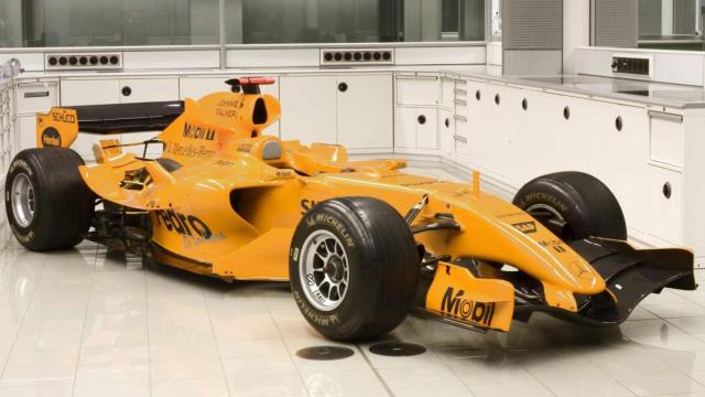 EL MP4-20 de Pedro de la Rosa ya vestía completamente de naranja.