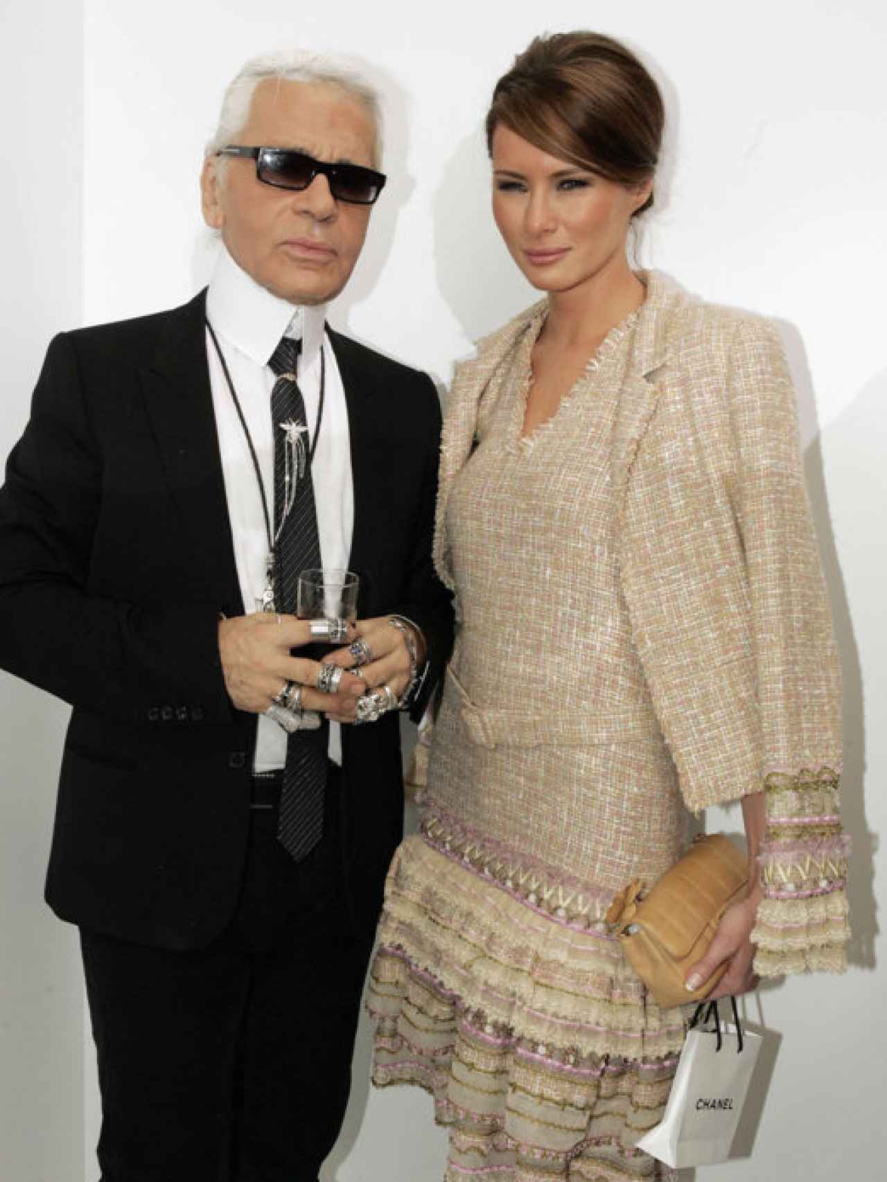 La mujer de Trump con el diseñador Karl Lagerfeld.