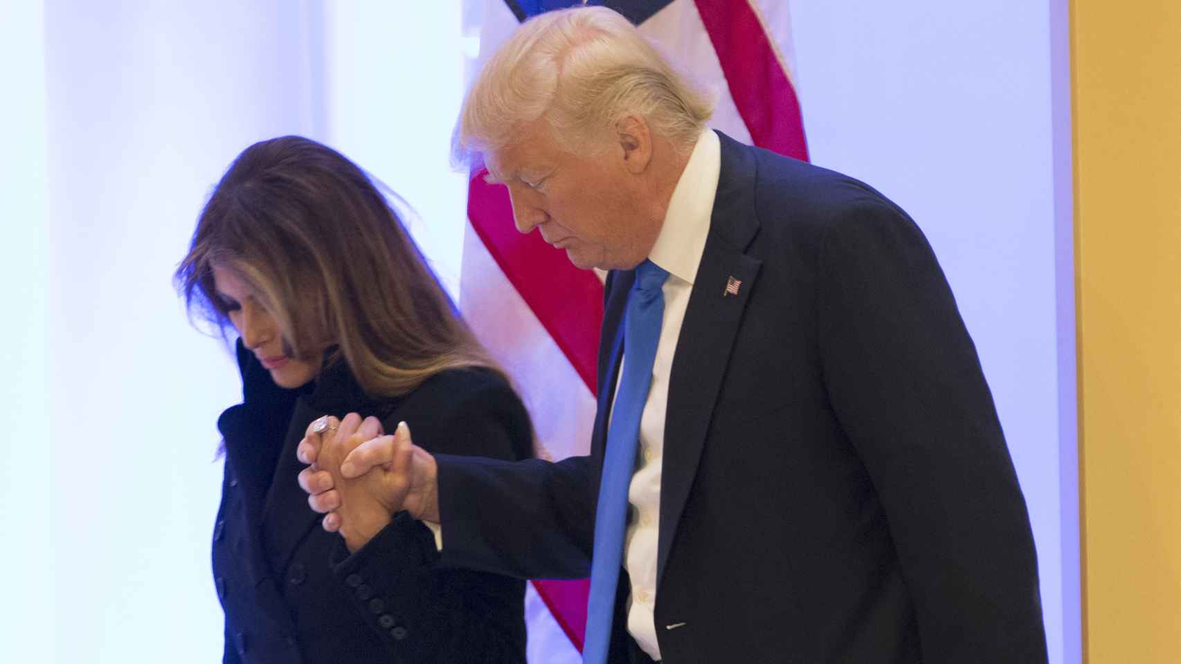 Melania y Donald Trump, agarrados de la mano en un acto en Nueva York