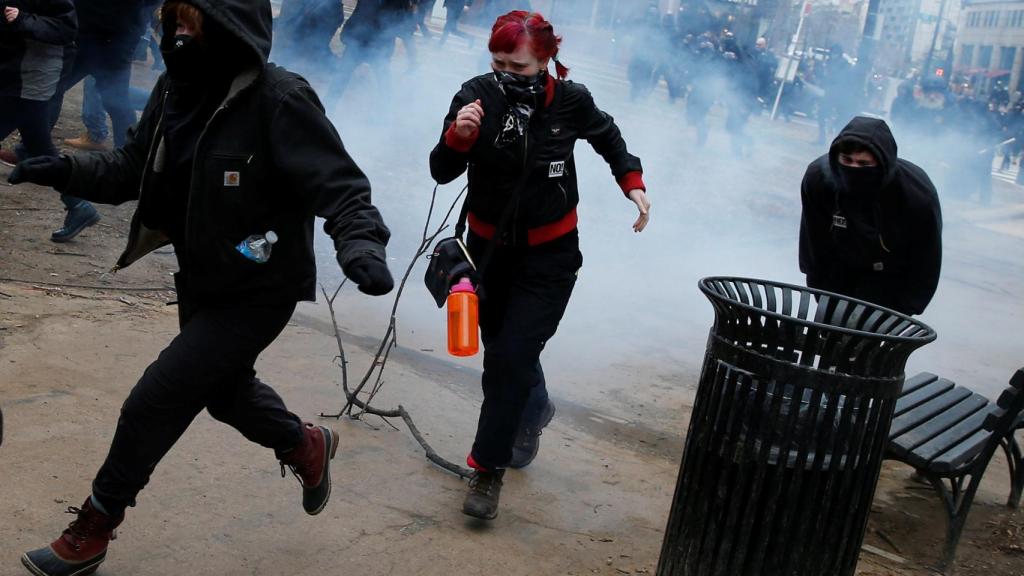 Las protestas contra el nuevo presidente cerca del Capitolio.