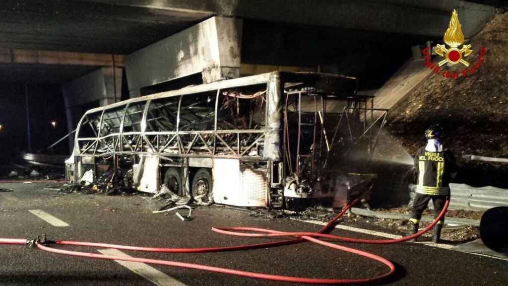 Mueren 16 jóvenes en un accidente de autobús en Italia