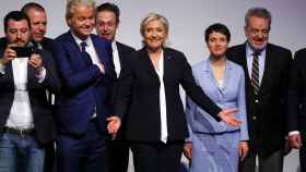 Le Pen (centro) con otros líderes de la ultraderecha europea en la reunión de Coblenza.