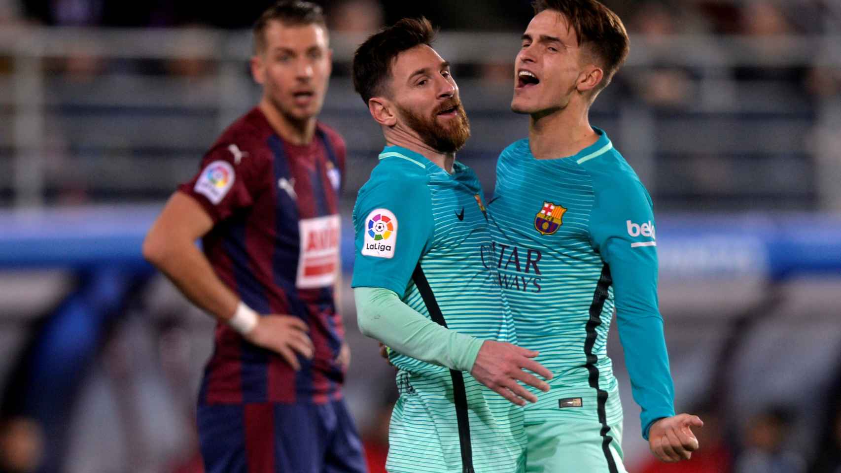 Messi y Denis Suárez celebran el gol del segundo en Eibar.