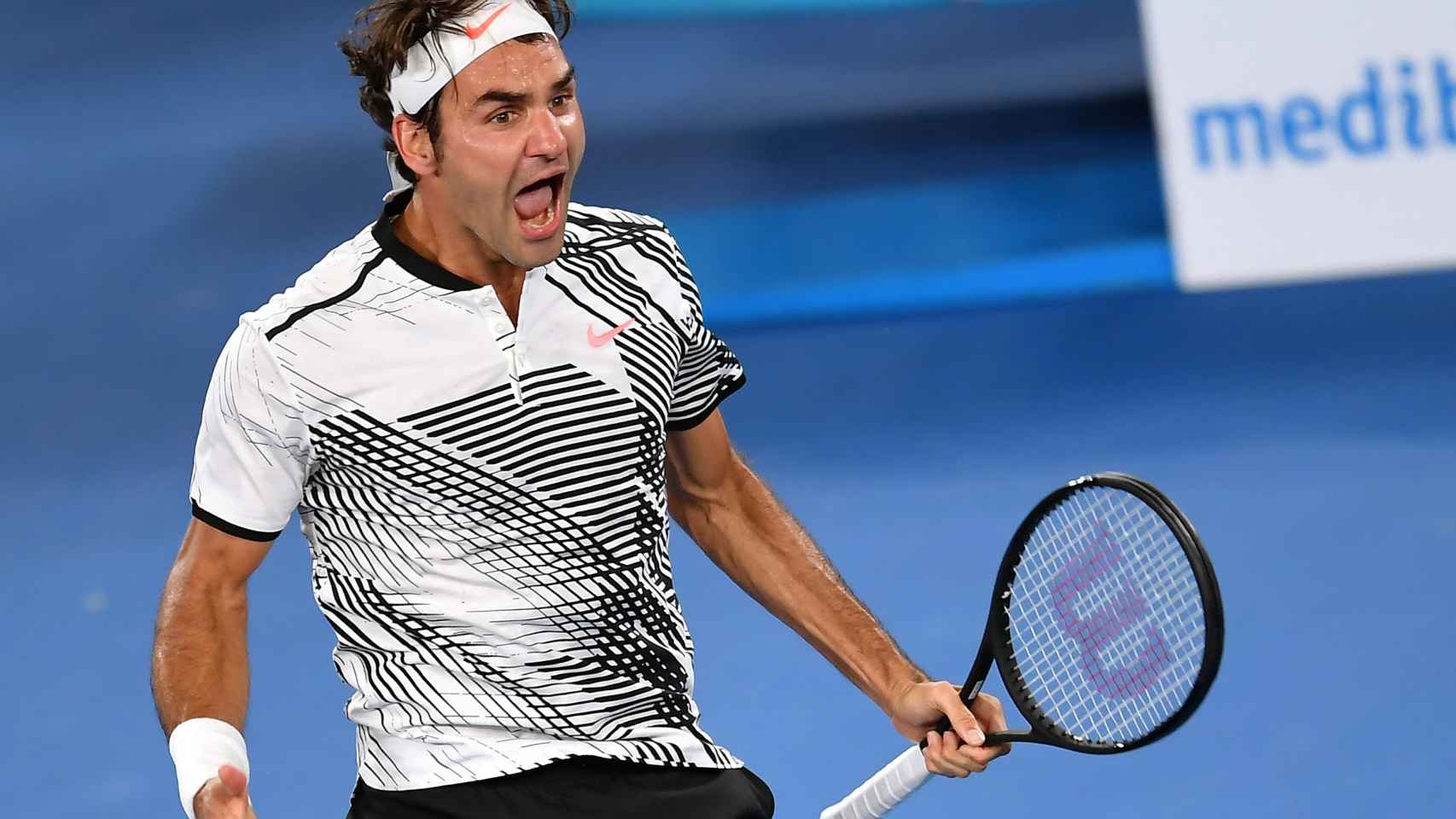 Roger Federer celebra su victoria contra Nishikori.