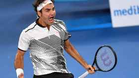 Roger Federer celebra su victoria contra Nishikori.