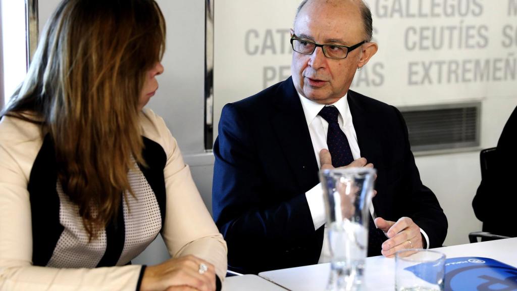 Cristóbal Montoro junto a Alicia Sánchez Camacho en el Congreso del PP.