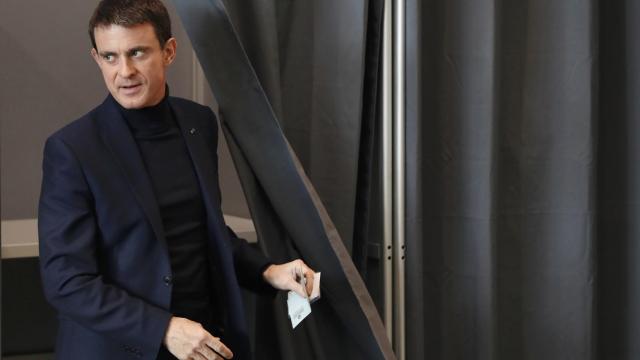 Manuel Valls, en el colegio electoral.