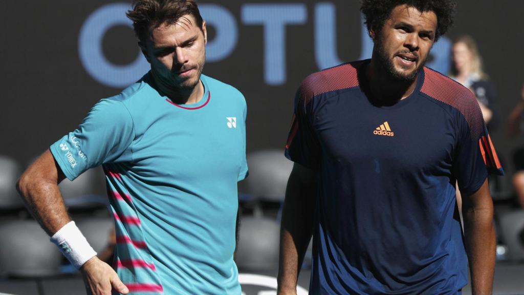 Wawrinka y Tsonga tras acabar su partido de cuartos del Open de Australia.