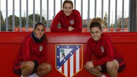 Andrea Falcón, Bea Beltrán y Mapi, jugadoras del Atlético. Foto: atleticodemadrid.com