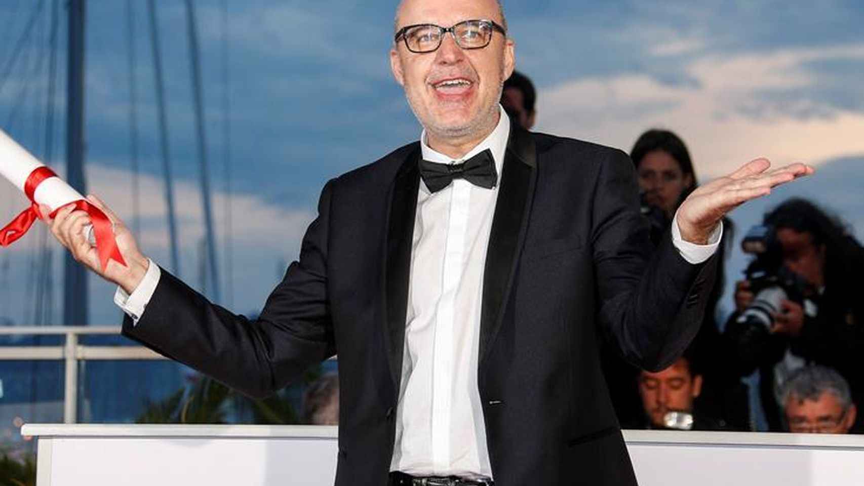 Juanjo Gímenez recoge su premio en Cannes.