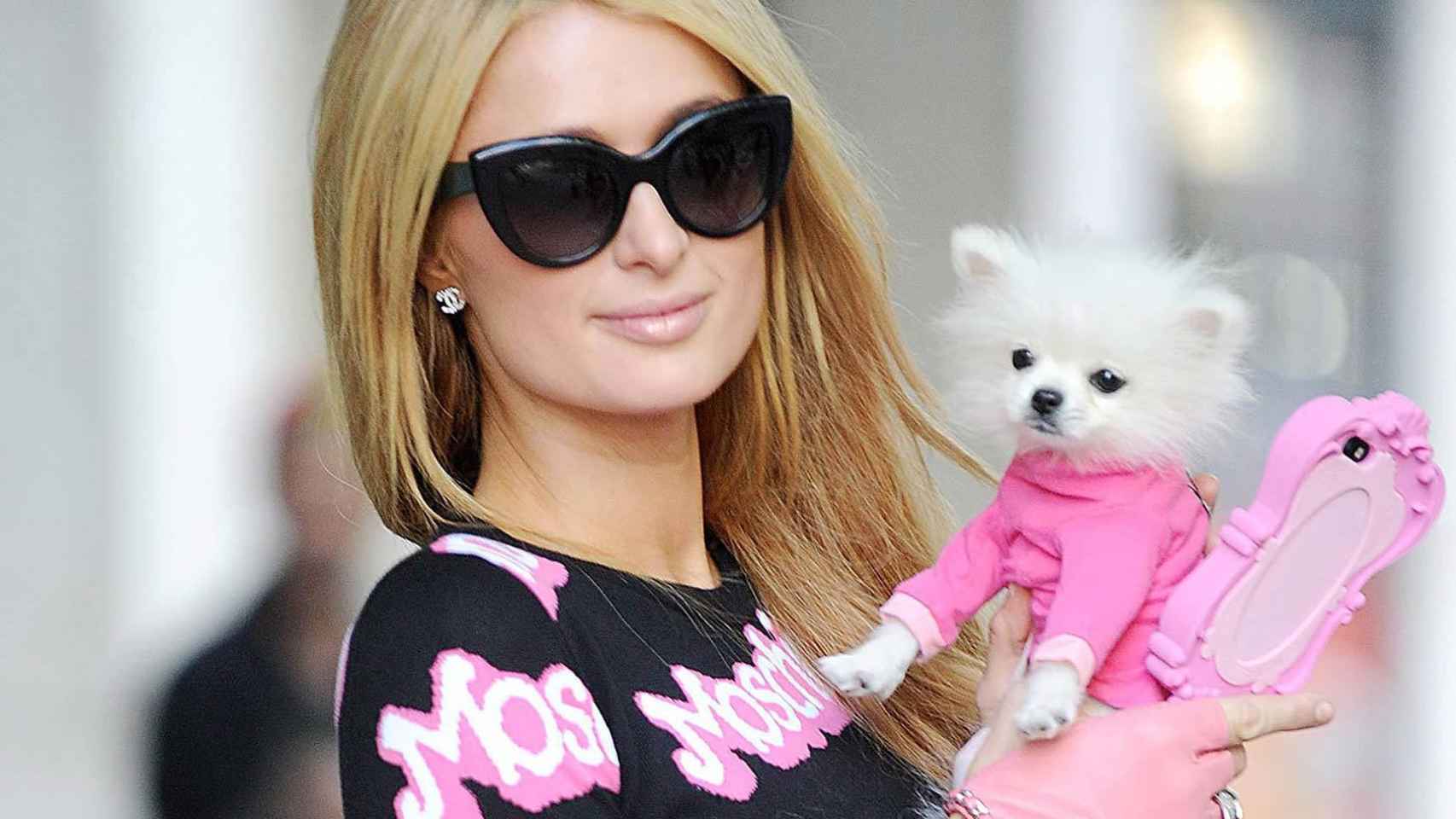 Paris Hilton y su perro.