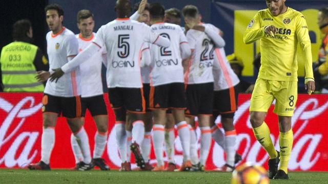 Los jugadores del Valencia celebran un gol en el Estadio de la Cerámica.