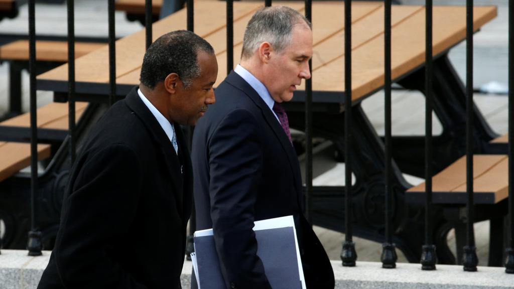 Ben Carson y Scott Pruitt se reúnen en Washington a mediados de enero.