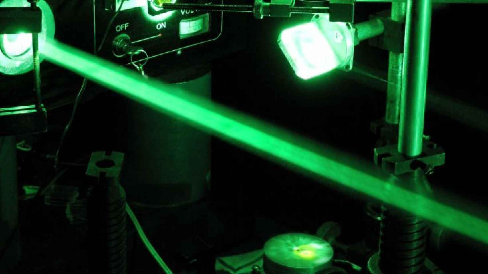 Científicos crean el láser más potente del mundo