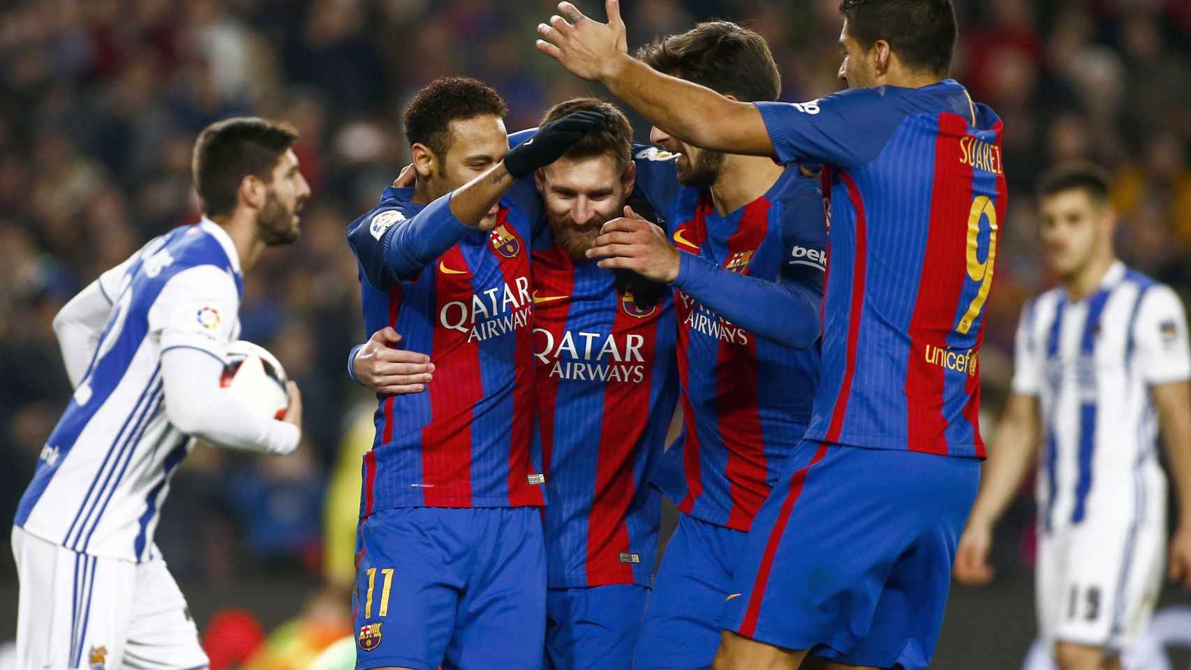 Los jugadores del Barcelona celebran un gol ante la Real Sociedad.