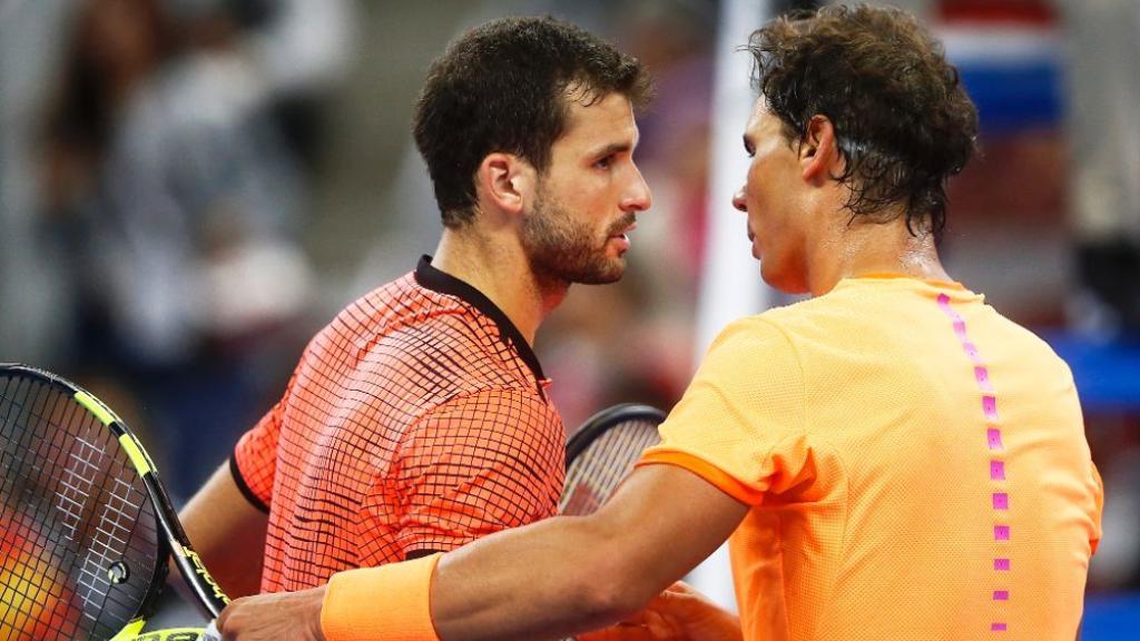 Dimitrov y Nadal se saludan tras su último enfrentamiento (Pekín 2016), que se llevó el primero.