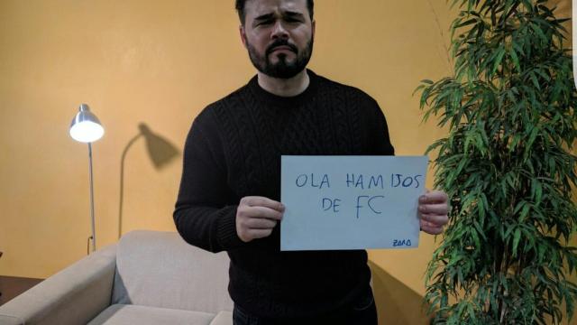 El diputado de ERC saluda a los foreros.