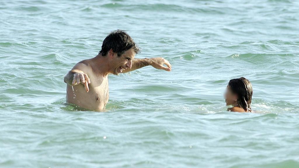 Antonio Vigo, durante un verano en Caños de Meca con su hija Carla.