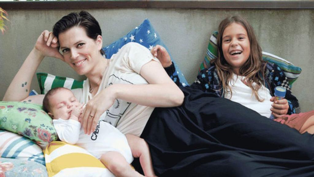 Bimba Bosé con sus dos hijas, Dora y June