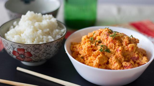 Xihongshi chao jidan, huevos revueltos con tomate al estilo chino