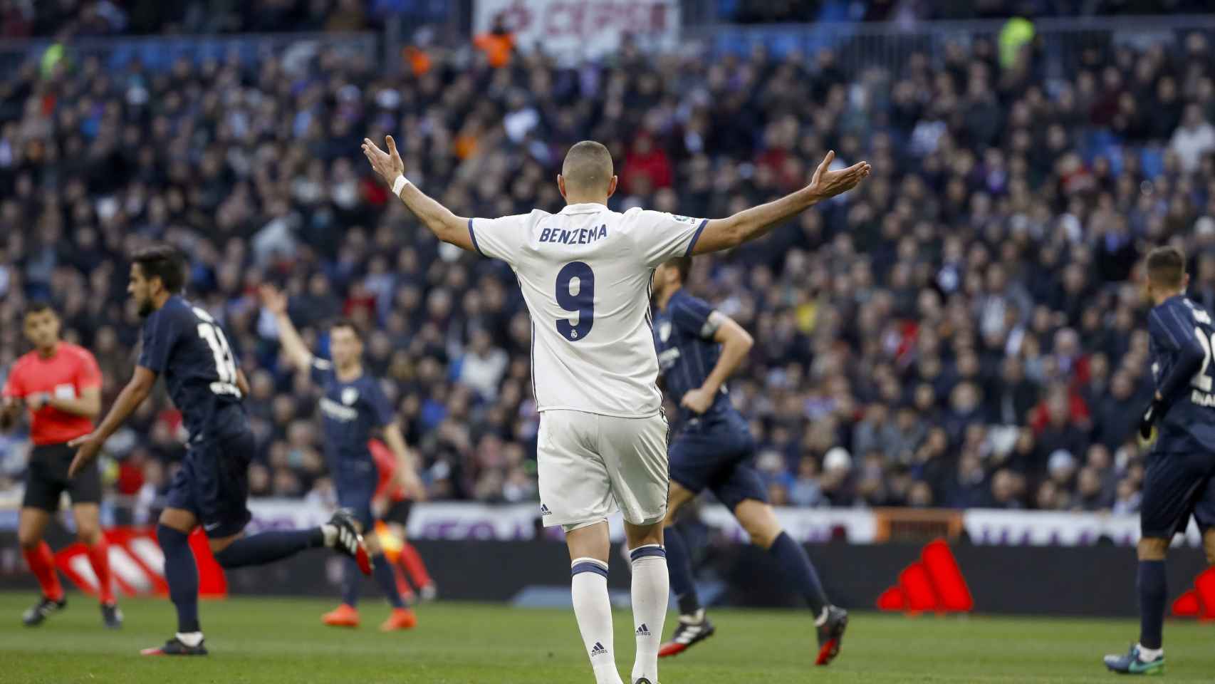 Karim Benzema en el Bernabéu en el último partido ante el Málaga.