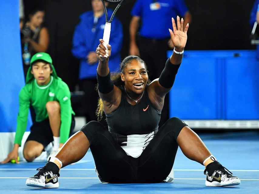 Serena Williams celebra su victoria en Melbourne.