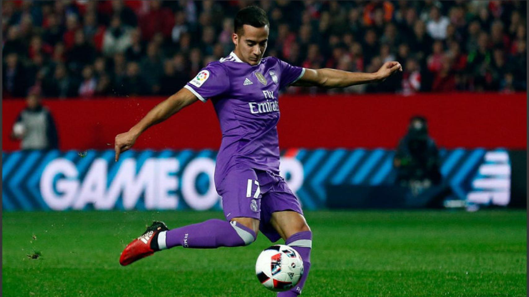 Lucas Vázquez chutando. Foto: Twitter @Lucasvazquez91