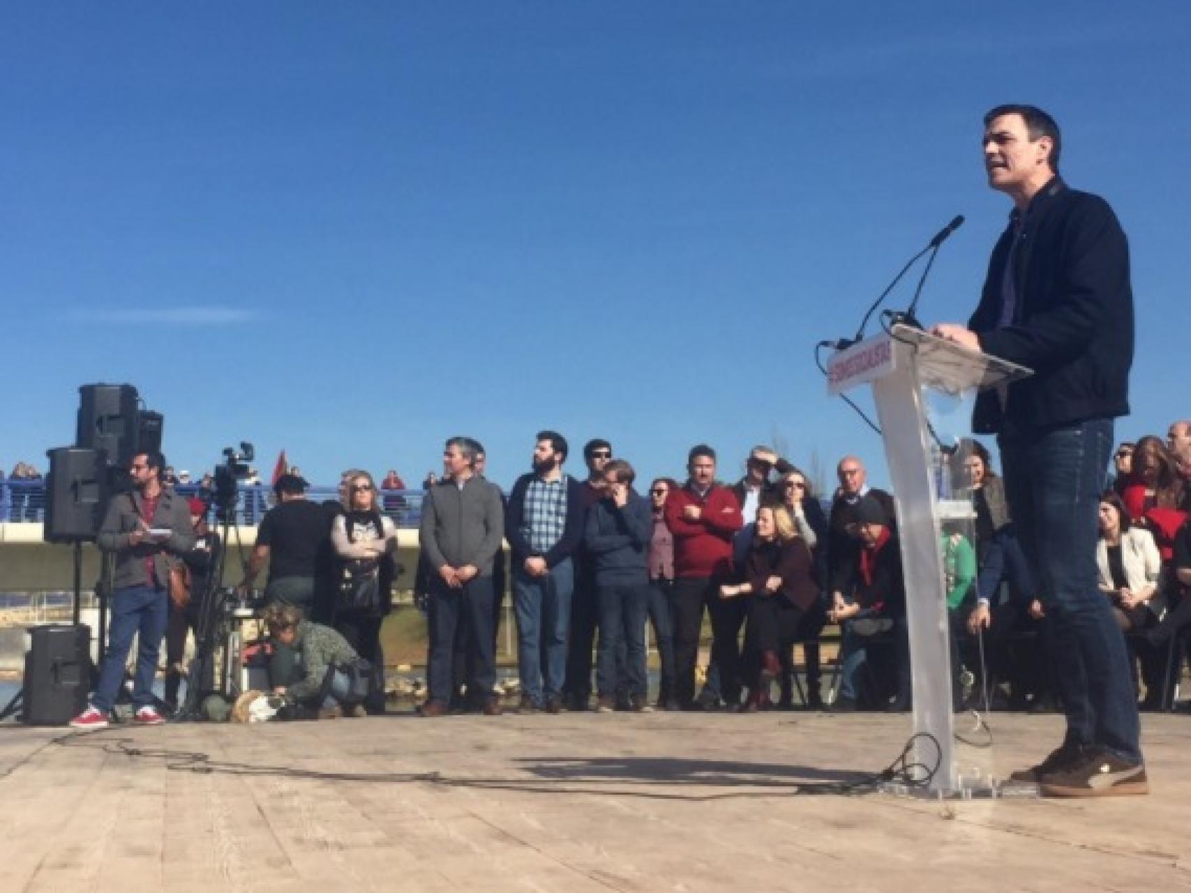 Pedro Sánchez durante su intervención en Dos Hermanas.