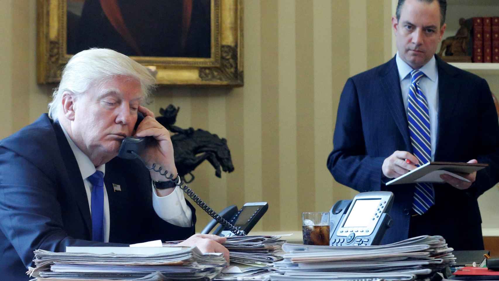 Trump conversó con Hollande, Merkel y Putin desde el Despacho Oval de la Casa Blanca.