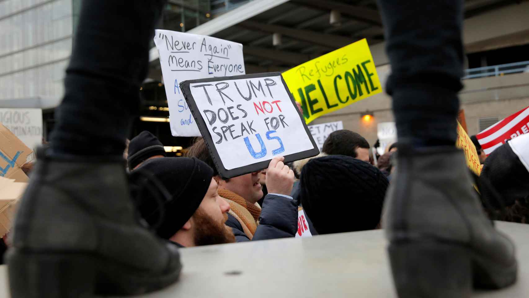 Protestas contra Trump en los aeropuertos de EEUU.