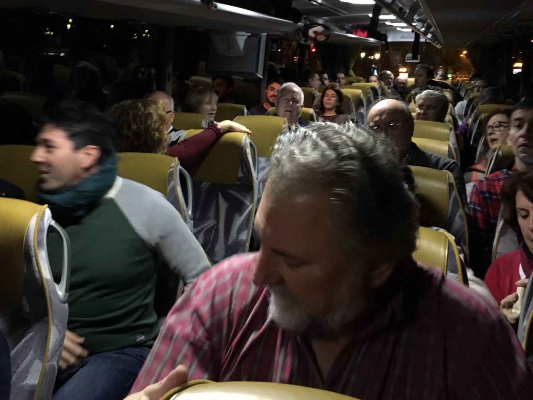 Inicio del viaje en el autobús del PSOE.