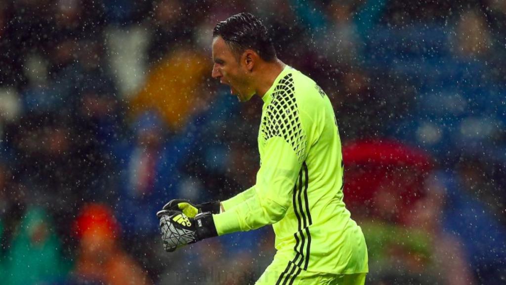 Keylor Navas celebra un tanto del equipo. Foto: Twitter (@NavasKeylor)