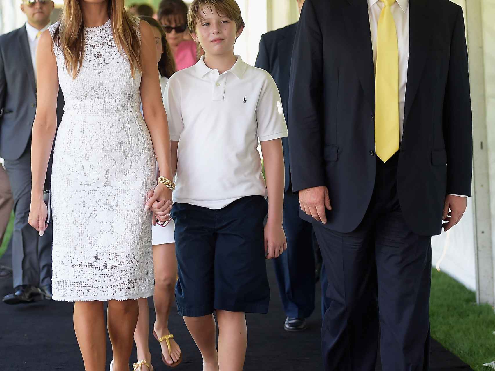 Barron con sus padres Donald Trump y Melania