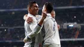 Cristiano Ronaldo y Casemiro celebran un gol