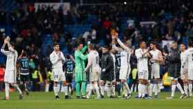 Los jugadores del Real Madrid agradeciendo a la aifición