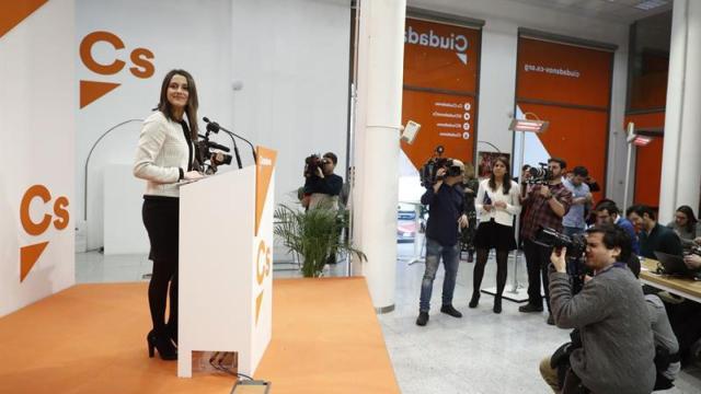 Inés Arrimadas, antes de la rueda de prensa en la sede de Ciudadanos en Madrid.