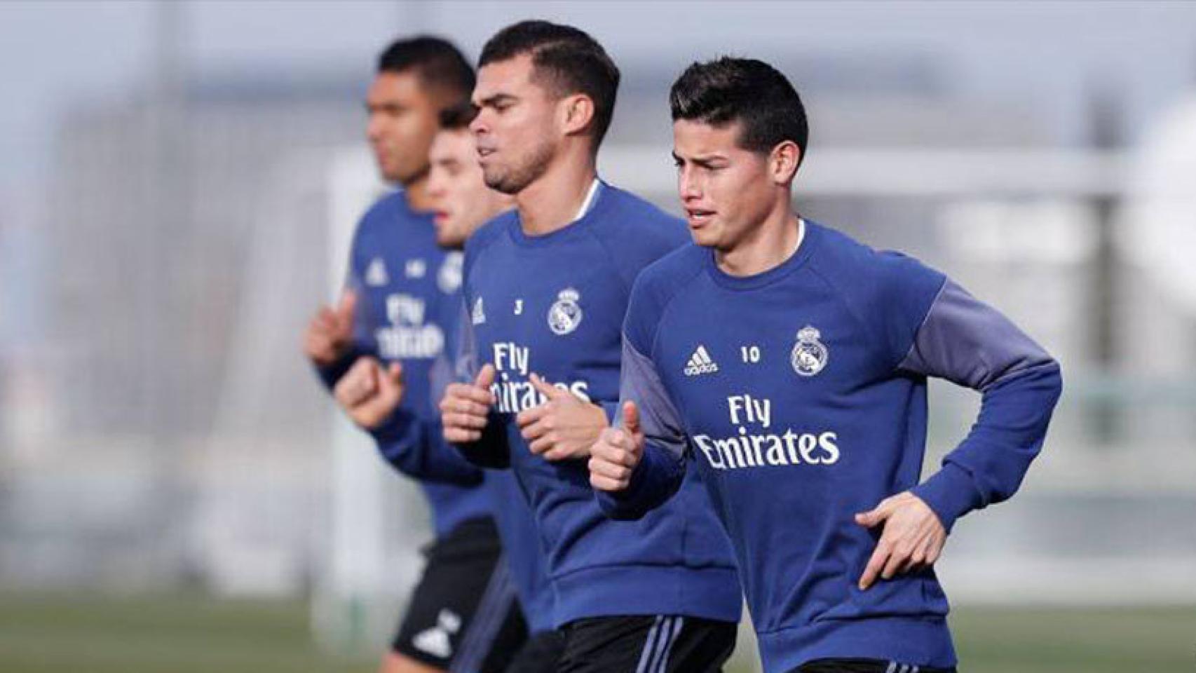 James Rodríguez entrenando con el grupo