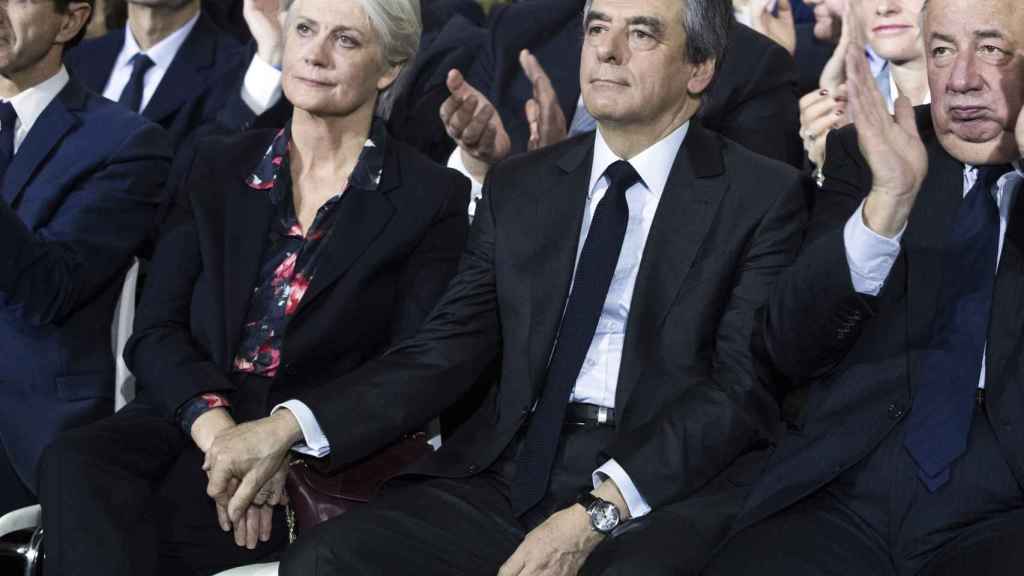 Fillon y su mujer Penelope, en un acto electoral esta semana